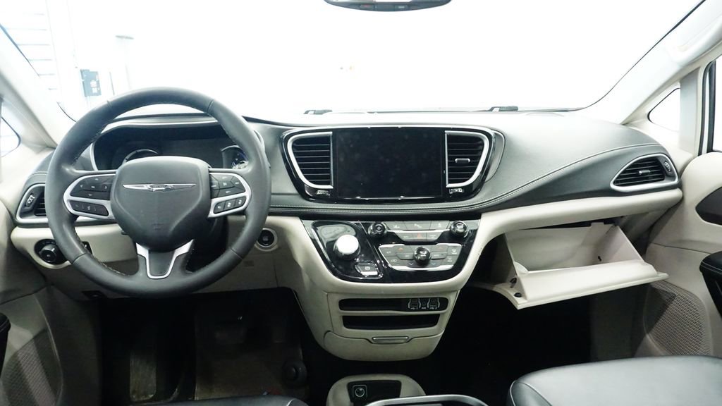 Used 2024 Chrysler Pacifica Limited FWD image 24