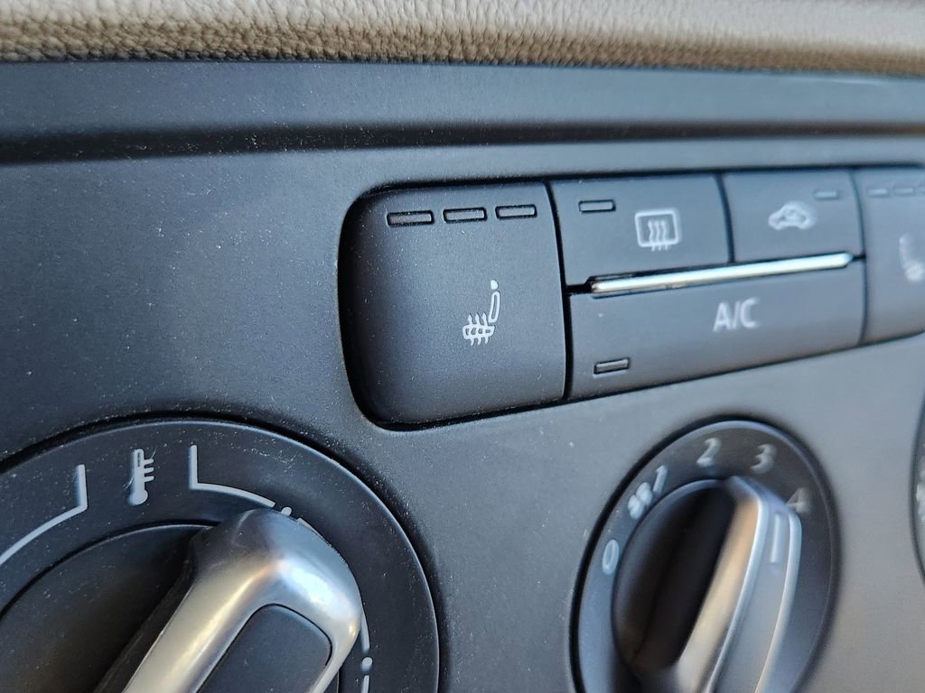 Used 2015 Volkswagen Beetle 1.8T image 10