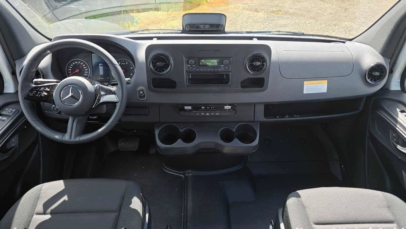 Used 2025 Mercedes-Benz Sprinter 2500 image 16