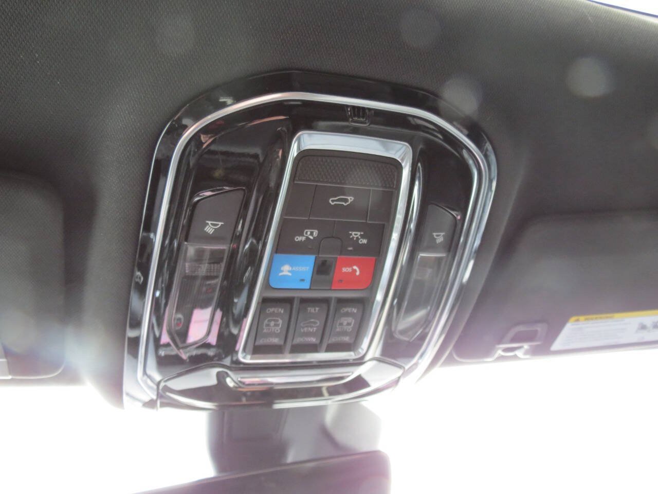 Used 2024 Jeep Grand Cherokee L Overland w/ Trailer Tow Package AWD/4WD image 28