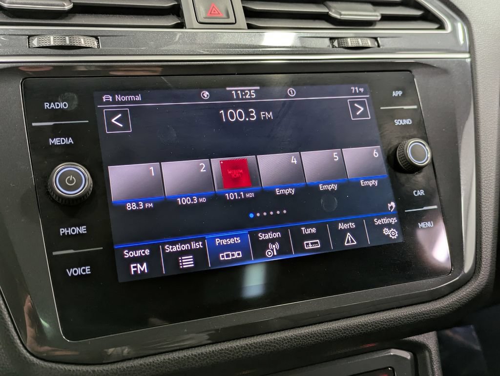 Used 2023 Volkswagen Tiguan SE R-Line AWD/4WD image 13
