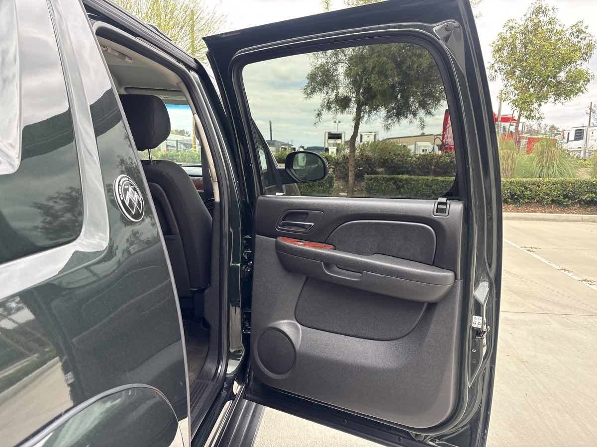 Used 2013 Chevrolet Avalanche LS AWD/4WD image 14