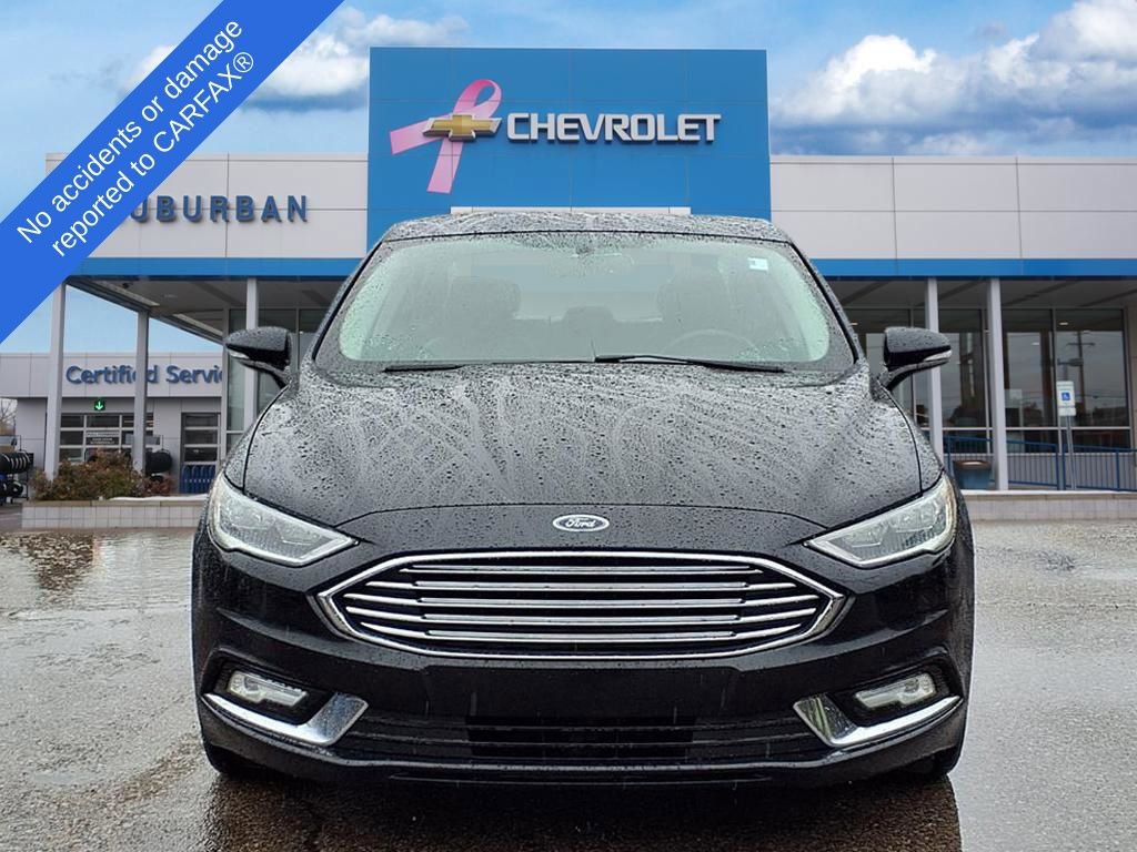 Used 2017 Ford Fusion SE w/ Fusion SE Technology Package image 2