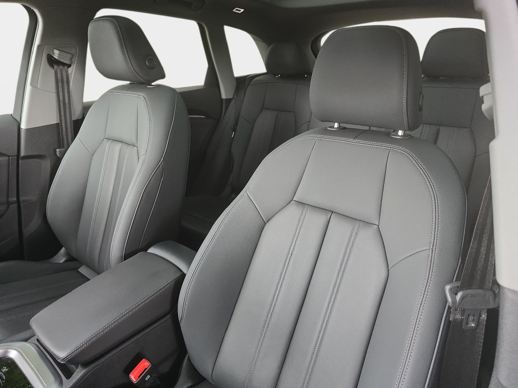 Certified 2025 Audi Q5 Premium w/ Convenience Package AWD/4WD image 17
