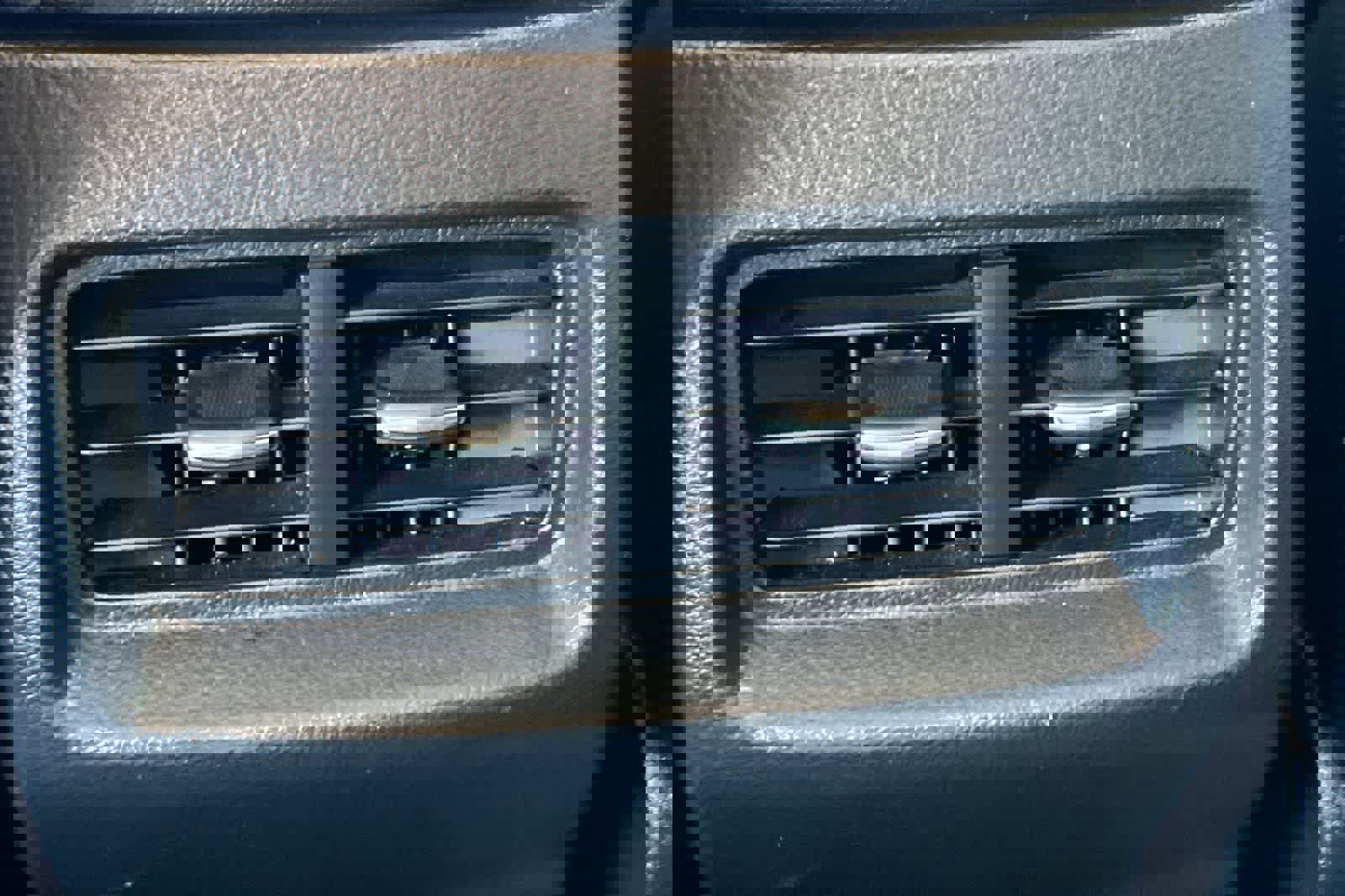 Used 2020 Ford Edge SEL w/ Convenience Package image 15