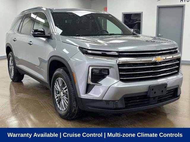 Used 2024 Chevrolet Traverse LT image 3