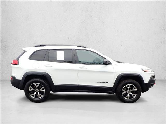 Used 2016 Jeep Cherokee Trailhawk AWD/4WD image 5