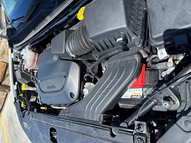 Used 2023 Chrysler Pacifica Touring-L image 27