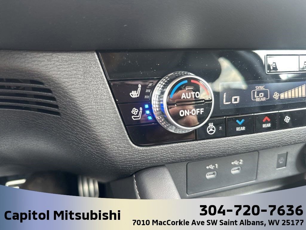 New 2025 Mitsubishi Outlander SEL image 32
