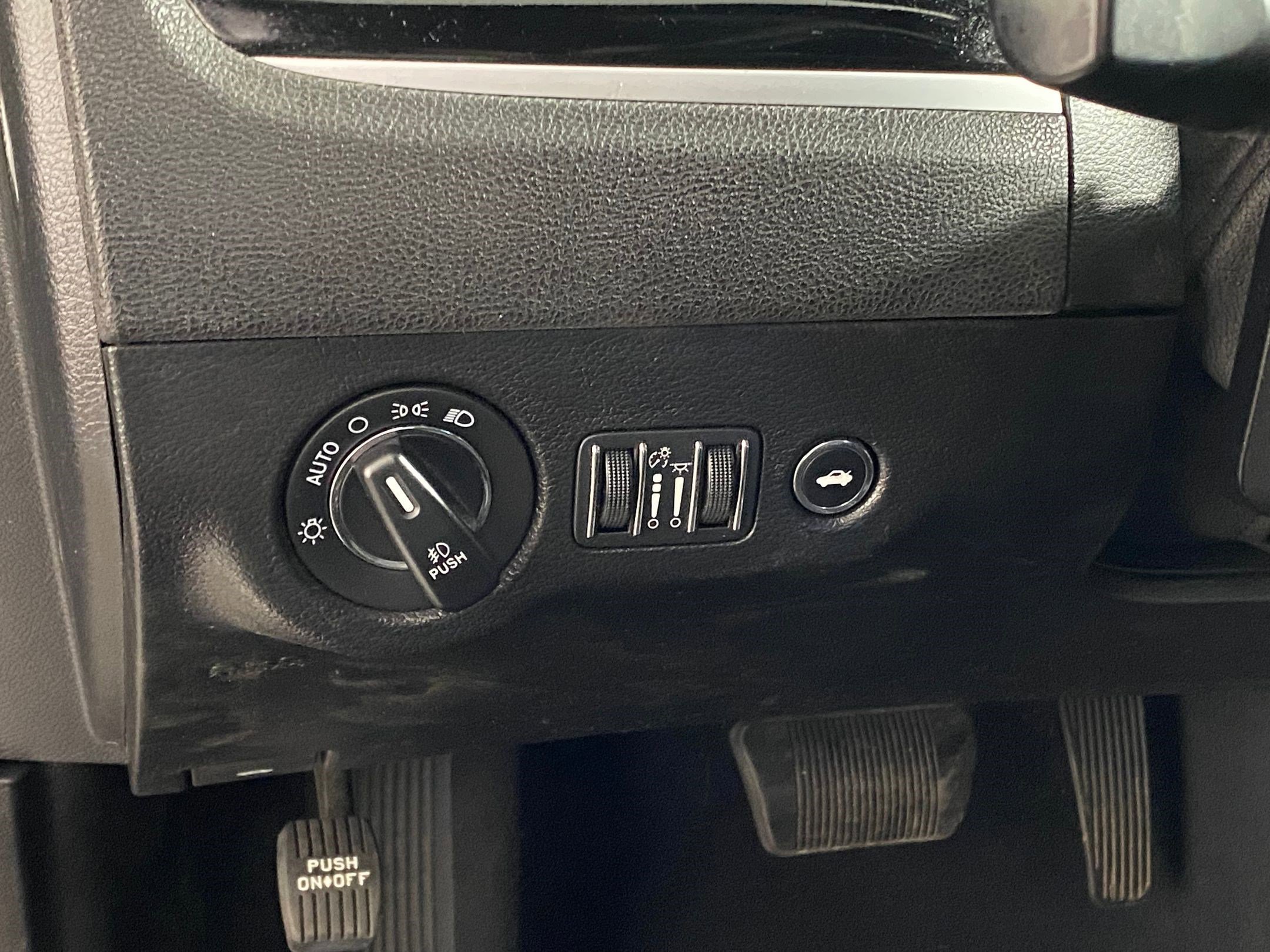 Used 2019 Chrysler 300 S image 19