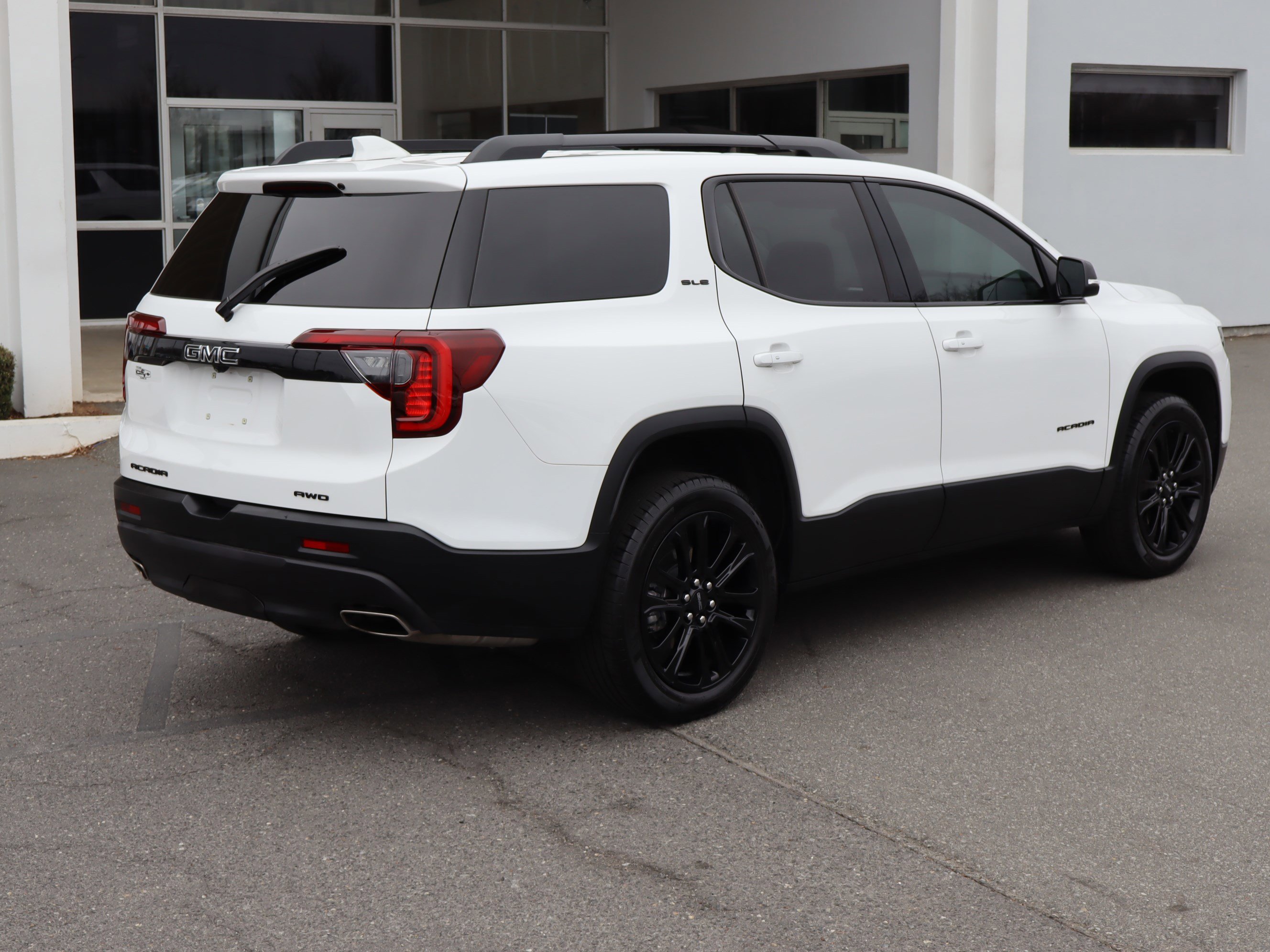 Certified 2023 GMC Acadia SLE w/ Driver Convenience Package image 10