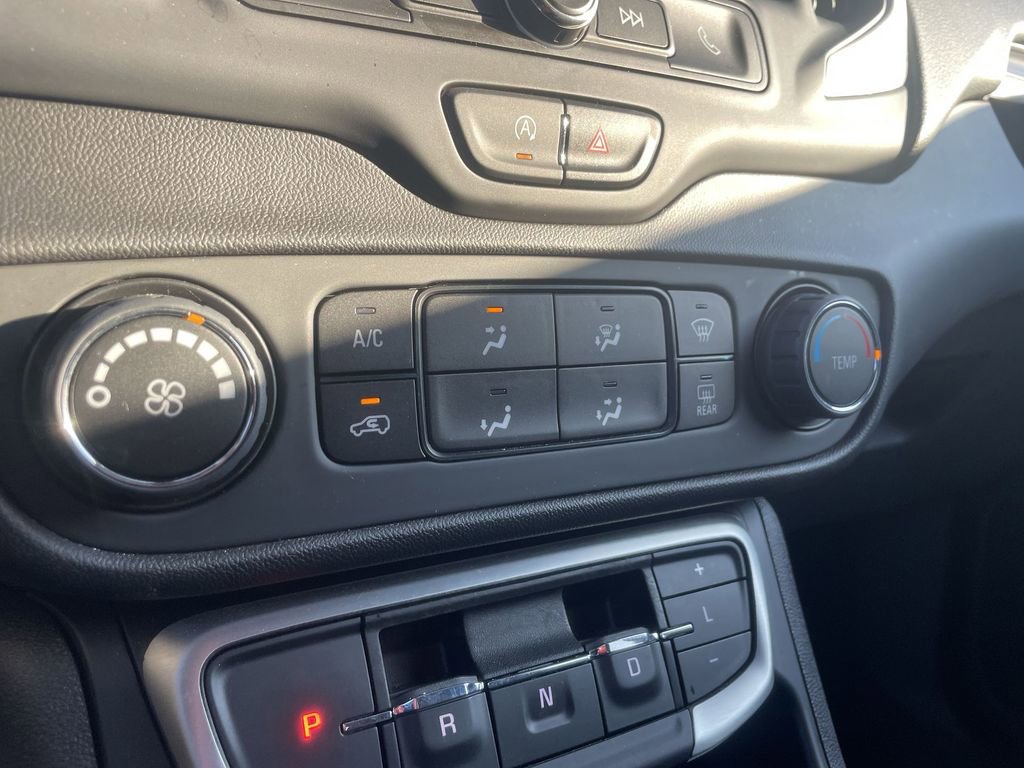 Used 2024 GMC Terrain SLE image 18