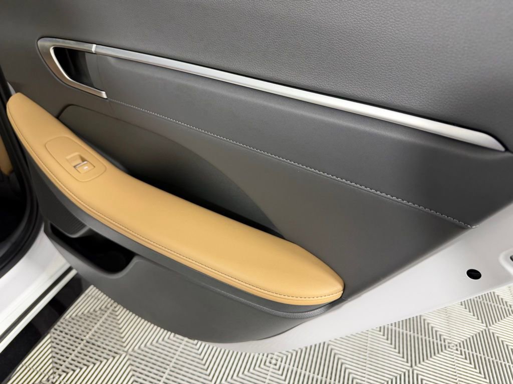 Used 2025 Hyundai Sonata Limited FWD image 32