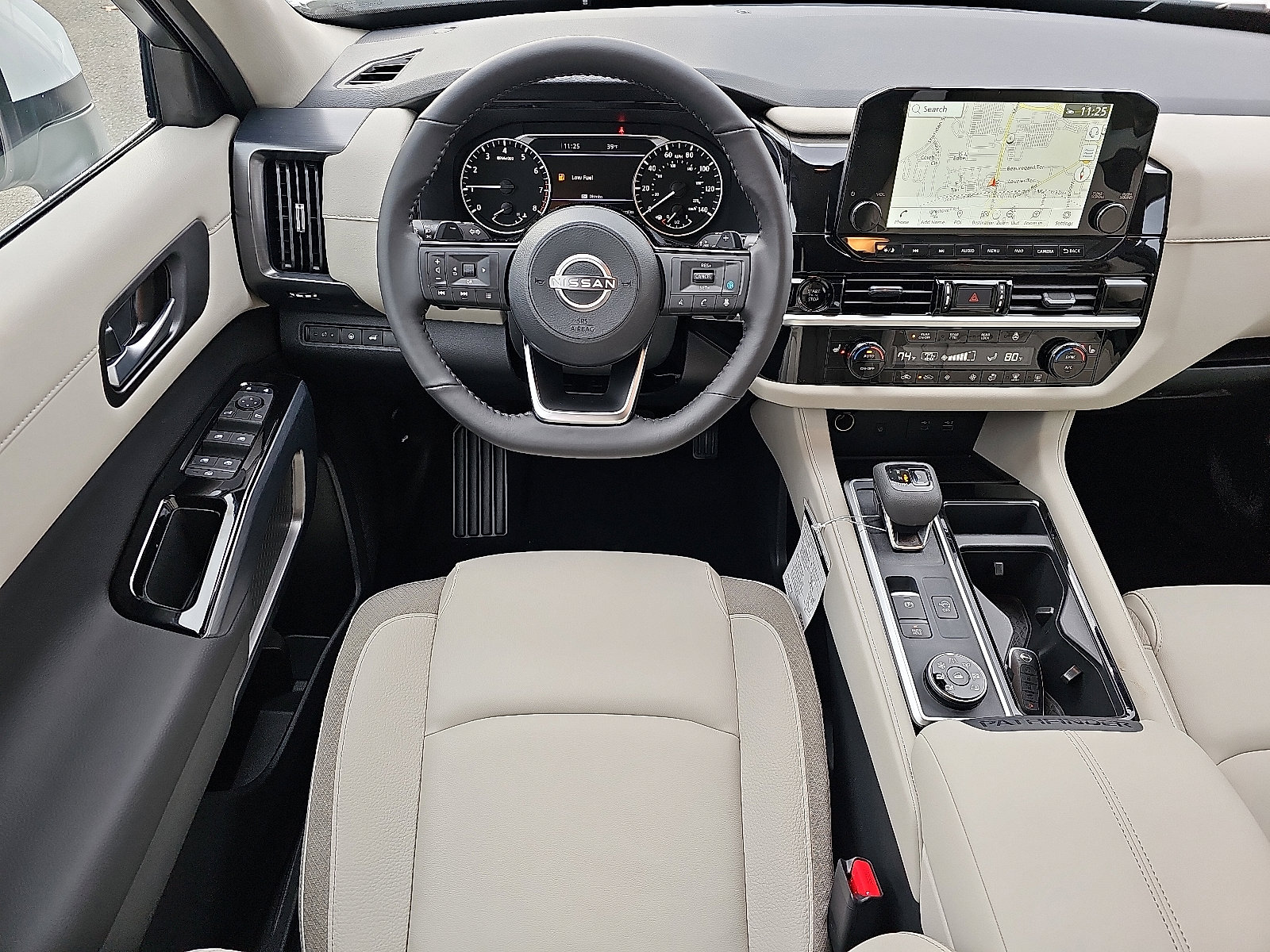 New 2025 Nissan Pathfinder SL image 7