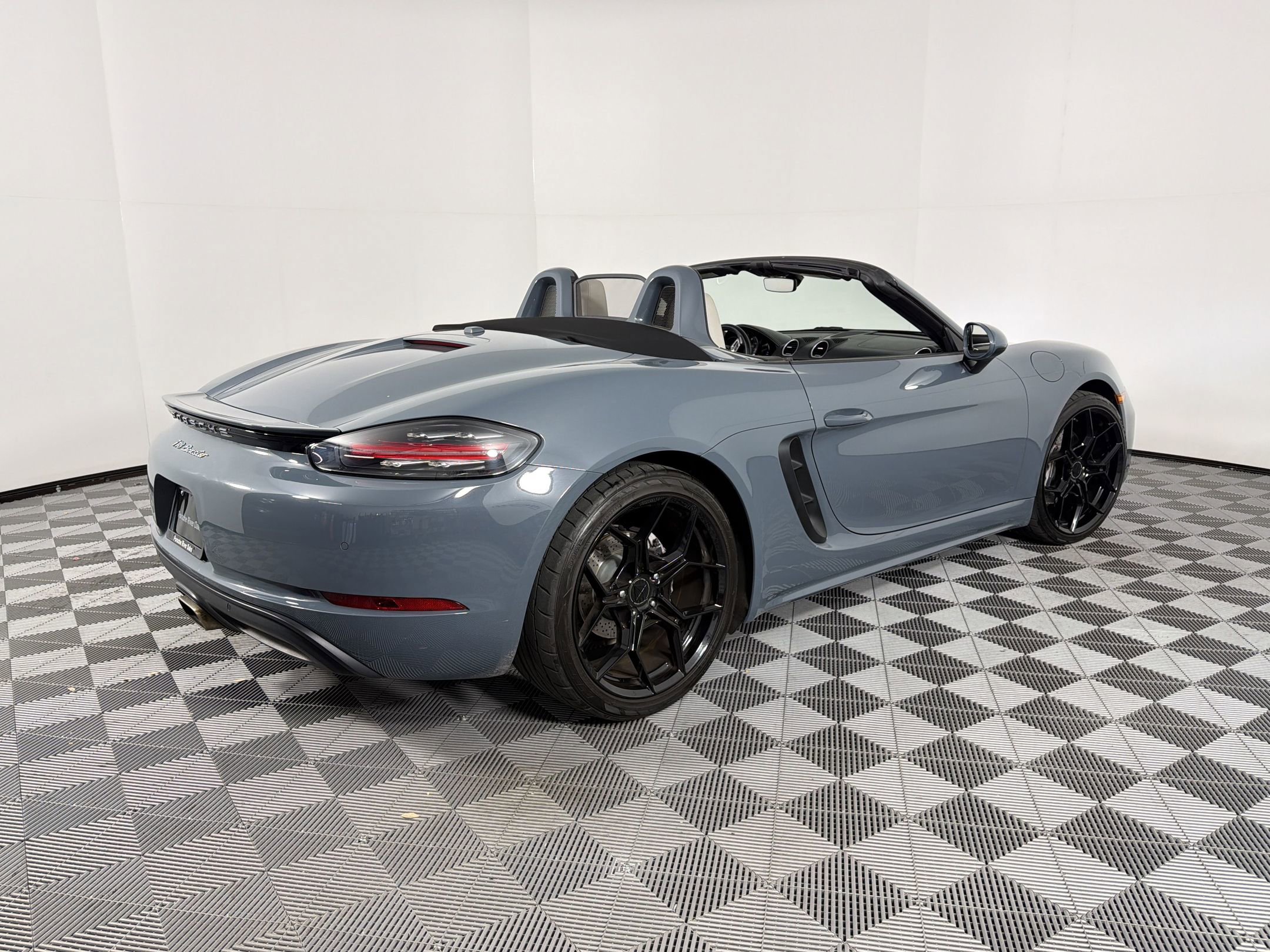 Certified 2017 Porsche 718 Boxster image 9