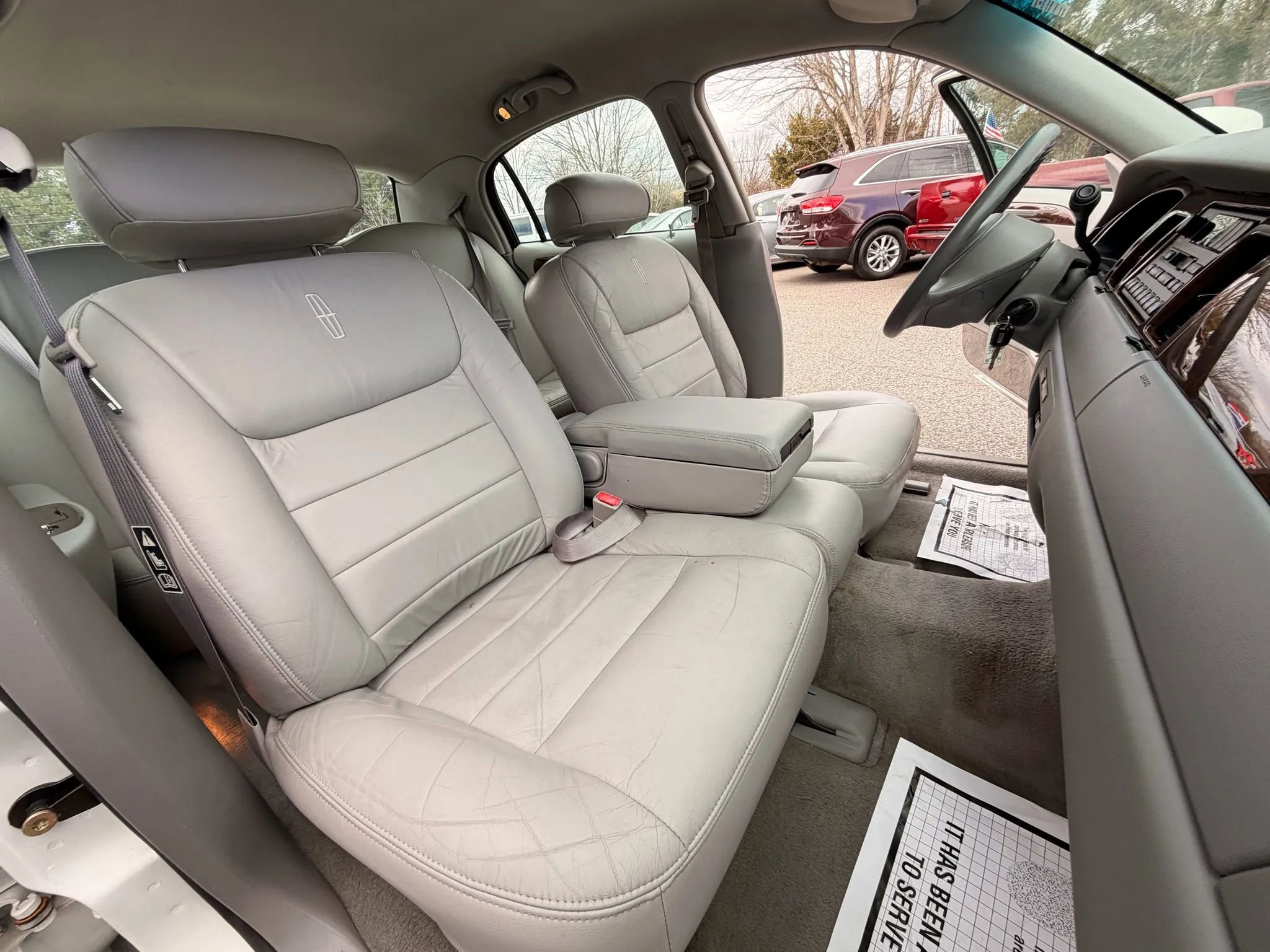 Used 2001 Lincoln Town Car Executive image 13