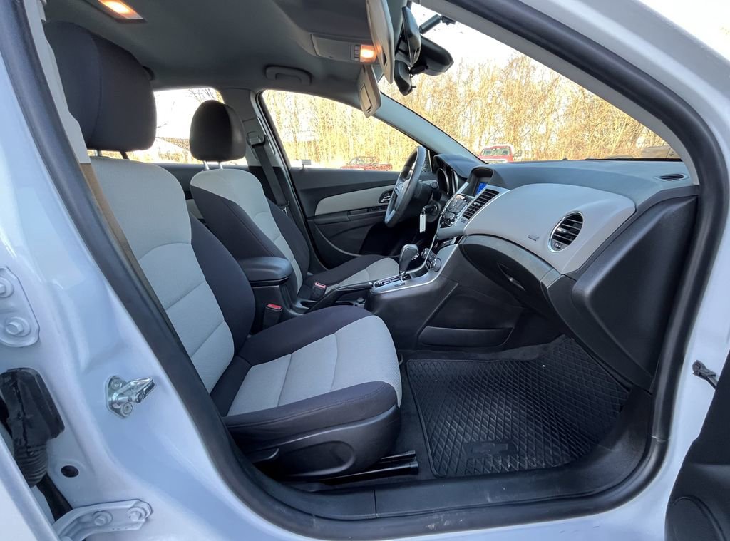 Used 2015 Chevrolet Cruze LS image 21