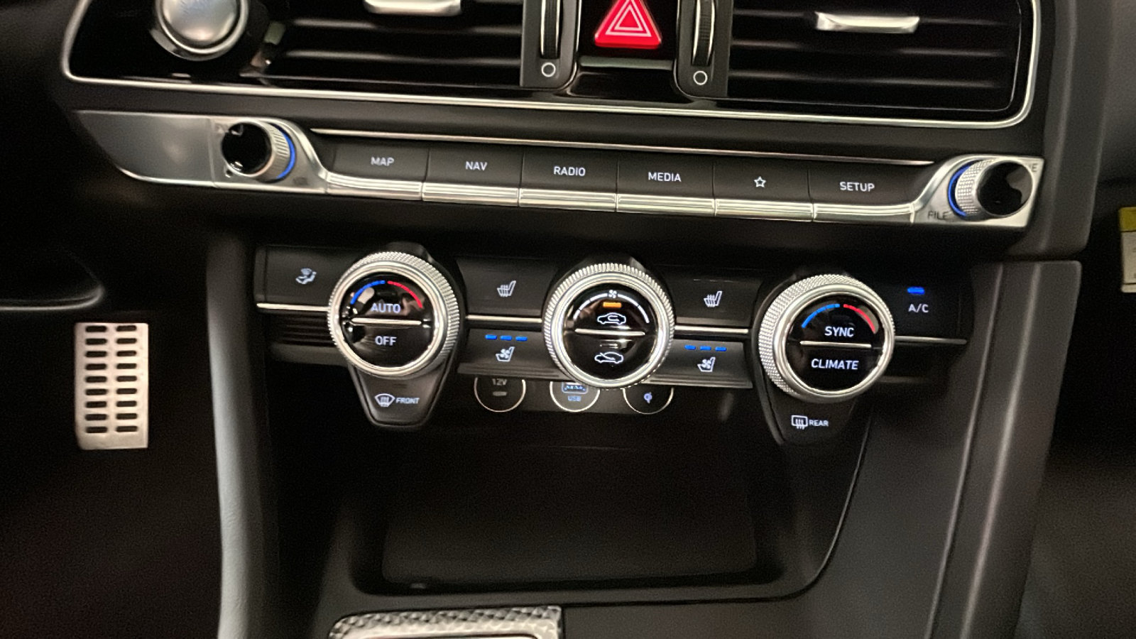 Used 2023 Genesis G70 2.0T w/ Sport Prestige Package RWD image 27
