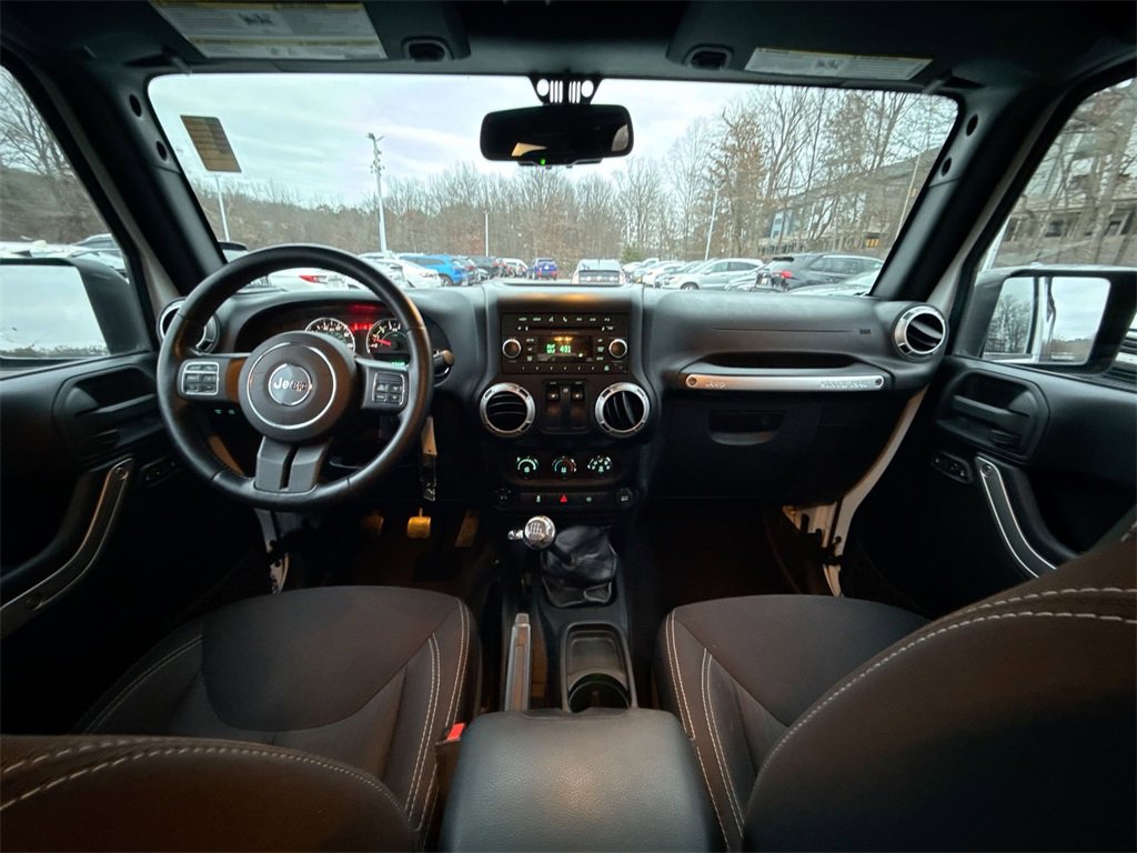 Used 2015 Jeep Wrangler Rubicon w/ Power Convenience Group image 21