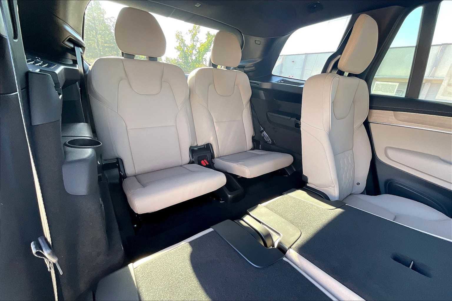 New 2026 Volvo XC90 T8 Plus w/ Protection Package Premier image 28