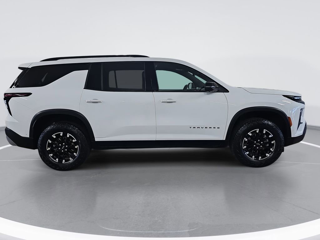 Used 2024 Chevrolet Traverse Z71 w/ Enhanced Driving Package image 2