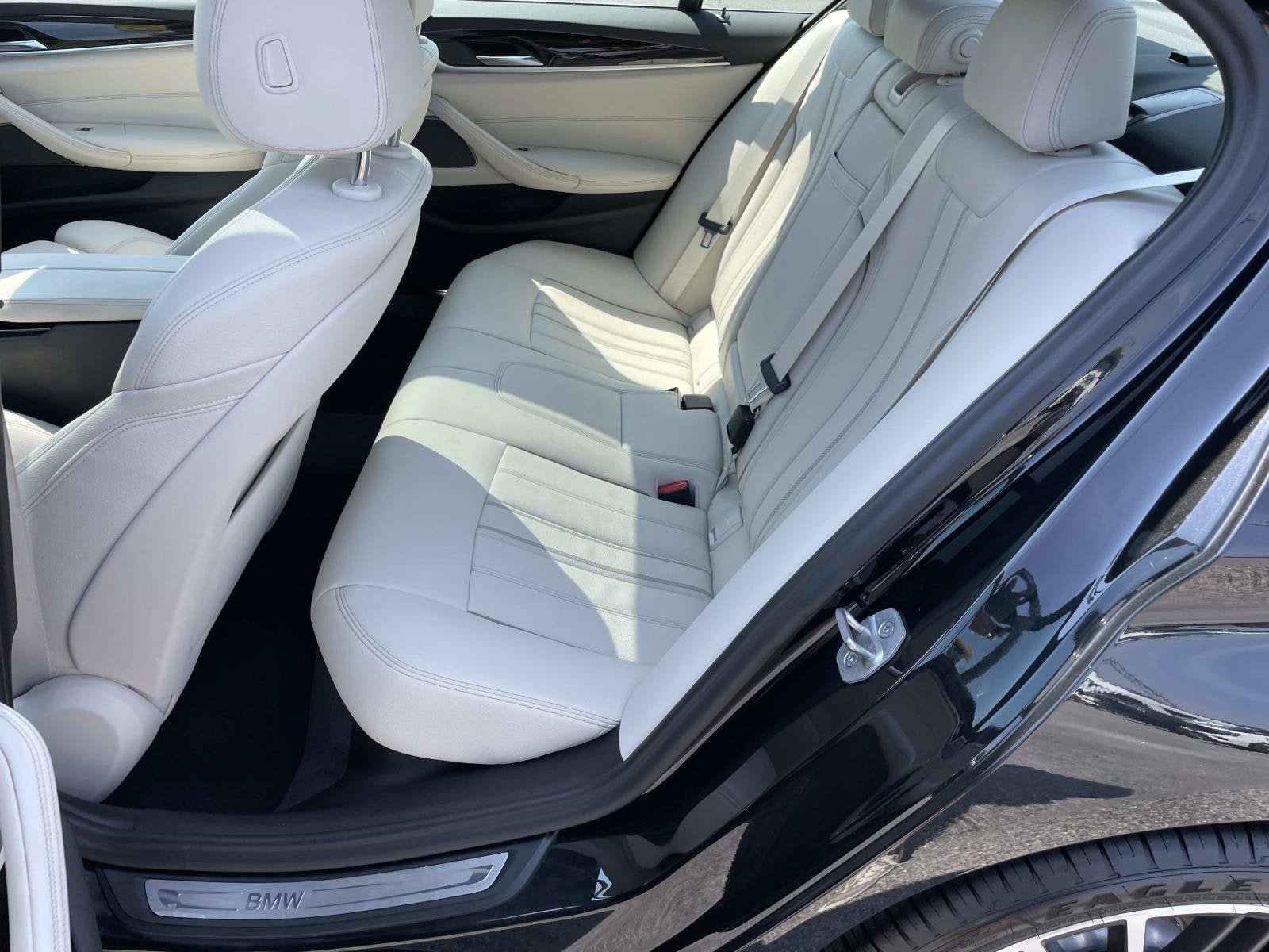 Used 2023 BMW 530e w/ Premium Package RWD image 12