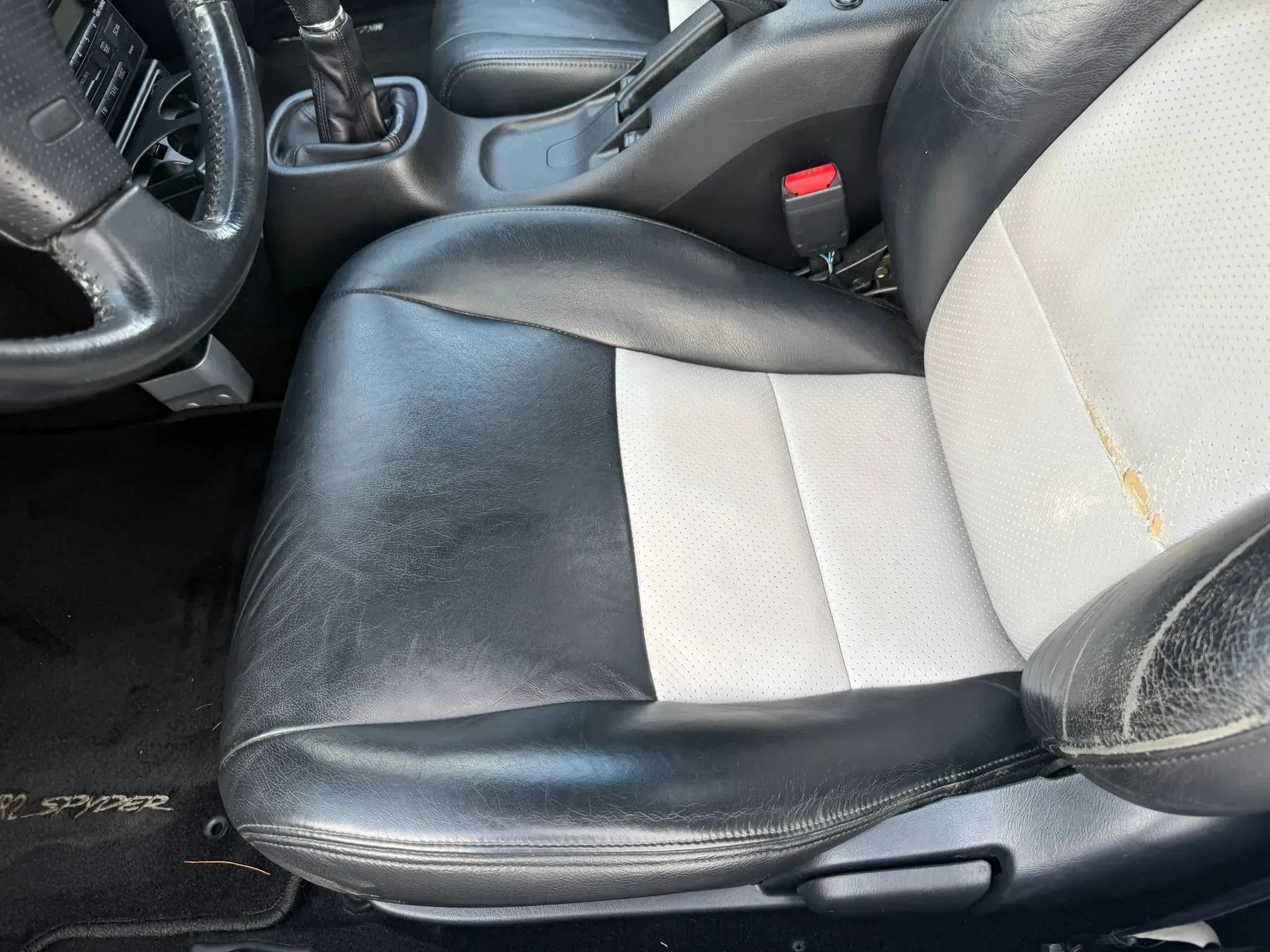 Used 2003 Toyota MR2 RWD image 13