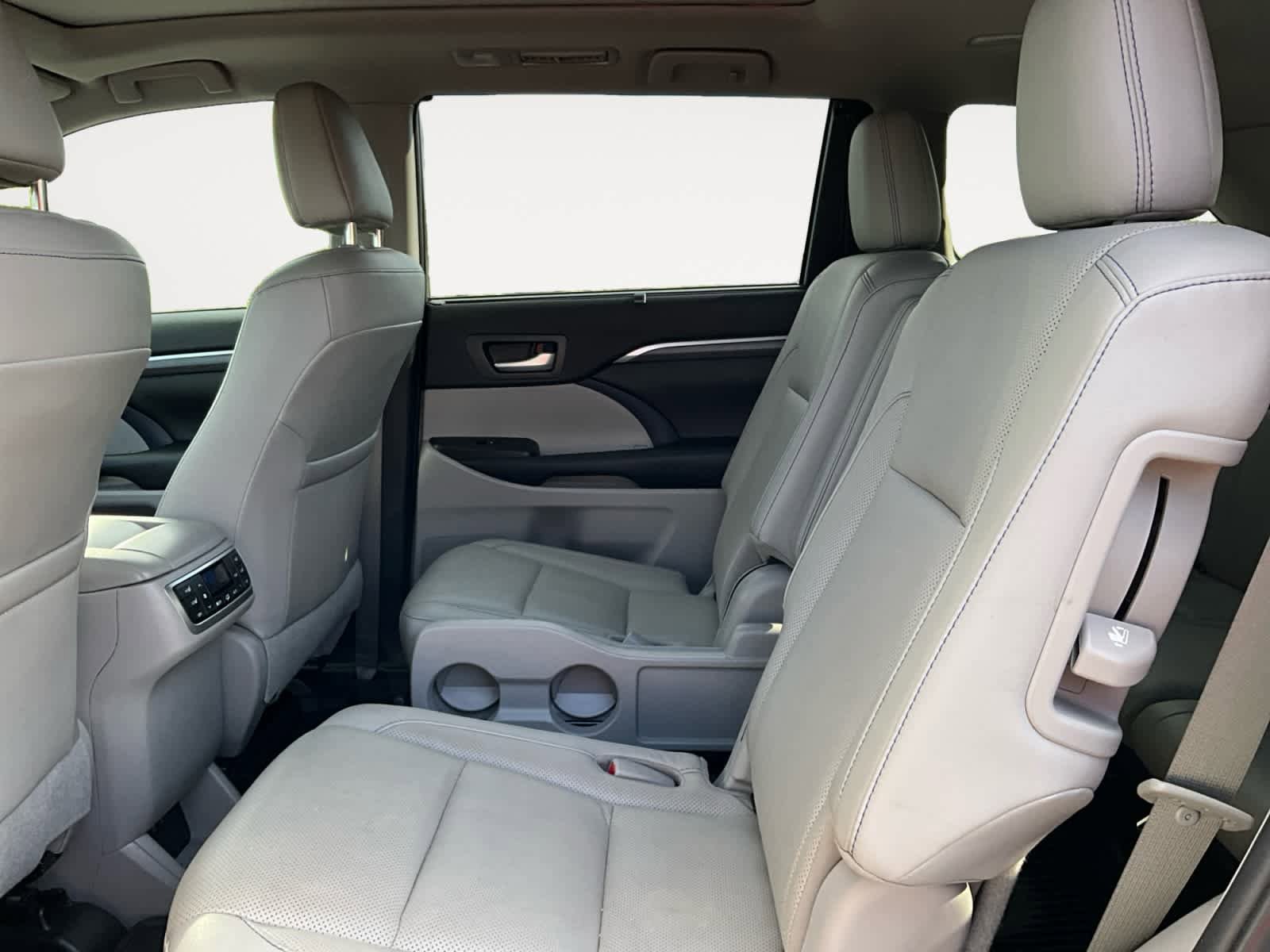 Used 2019 Toyota Highlander Limited Platinum AWD/4WD image 15