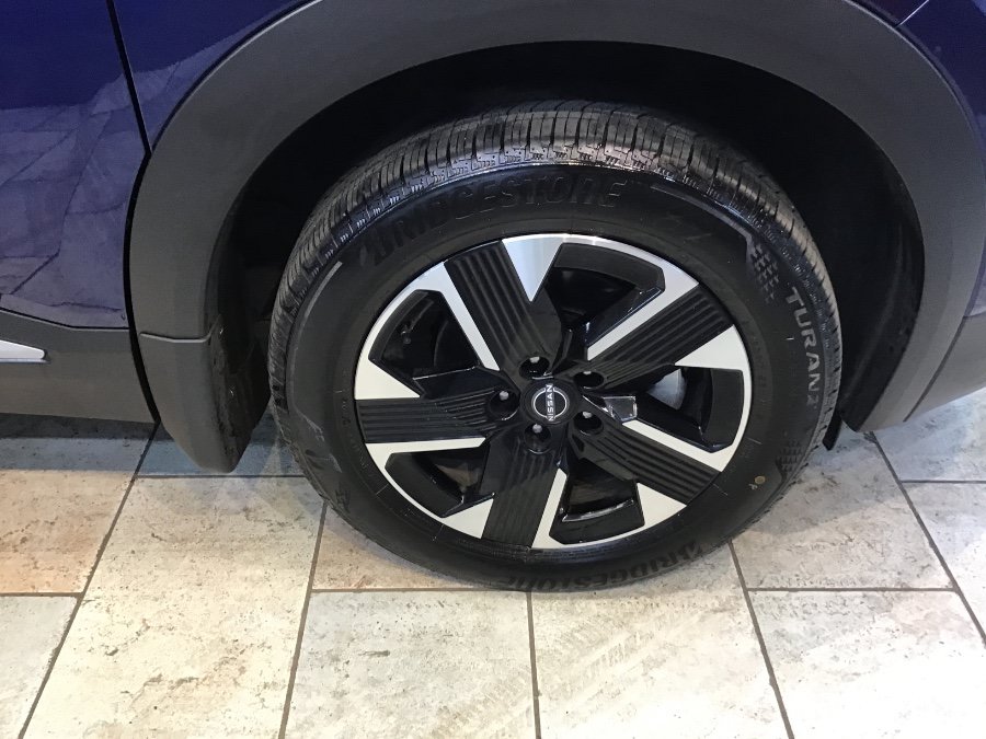 Used 2025 Nissan Kicks SR AWD/4WD image 11