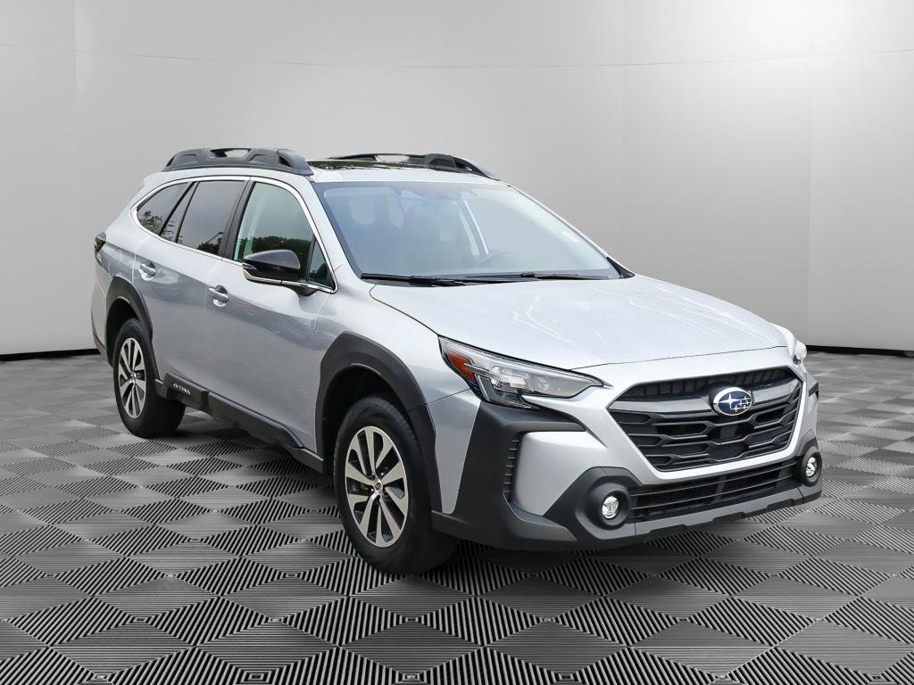 Used 2025 Subaru Outback Premium AWD/4WD image 10