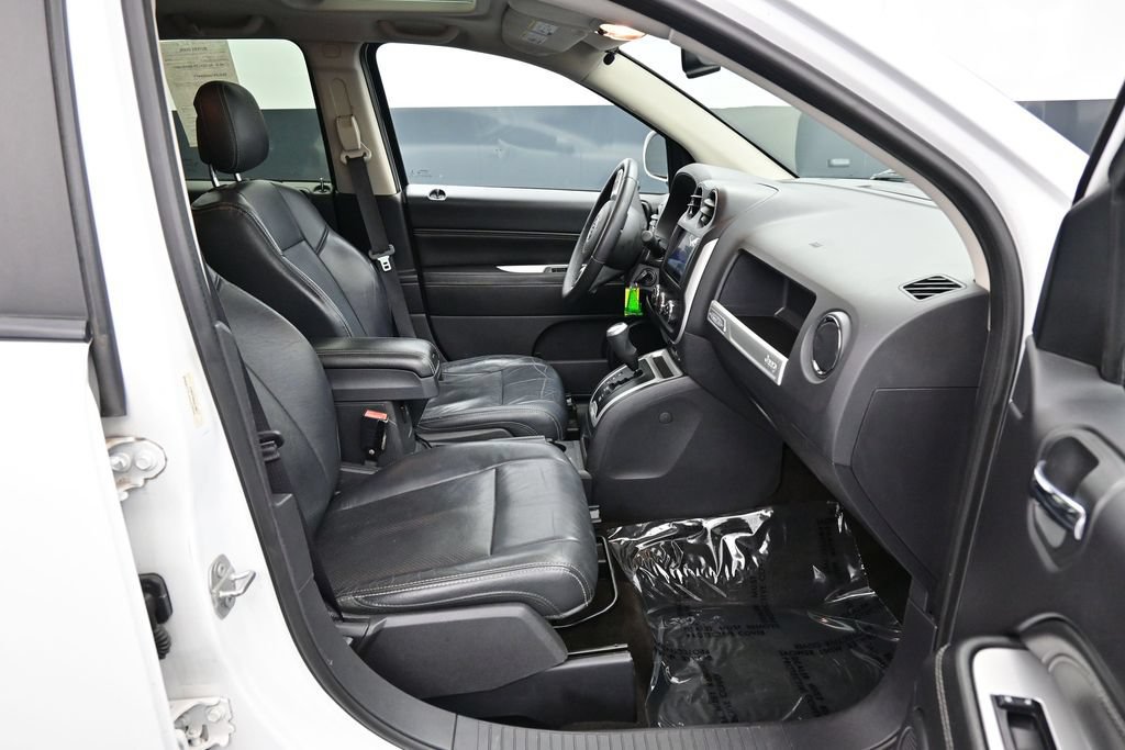 Used 2017 Jeep Compass High Altitude FWD image 32