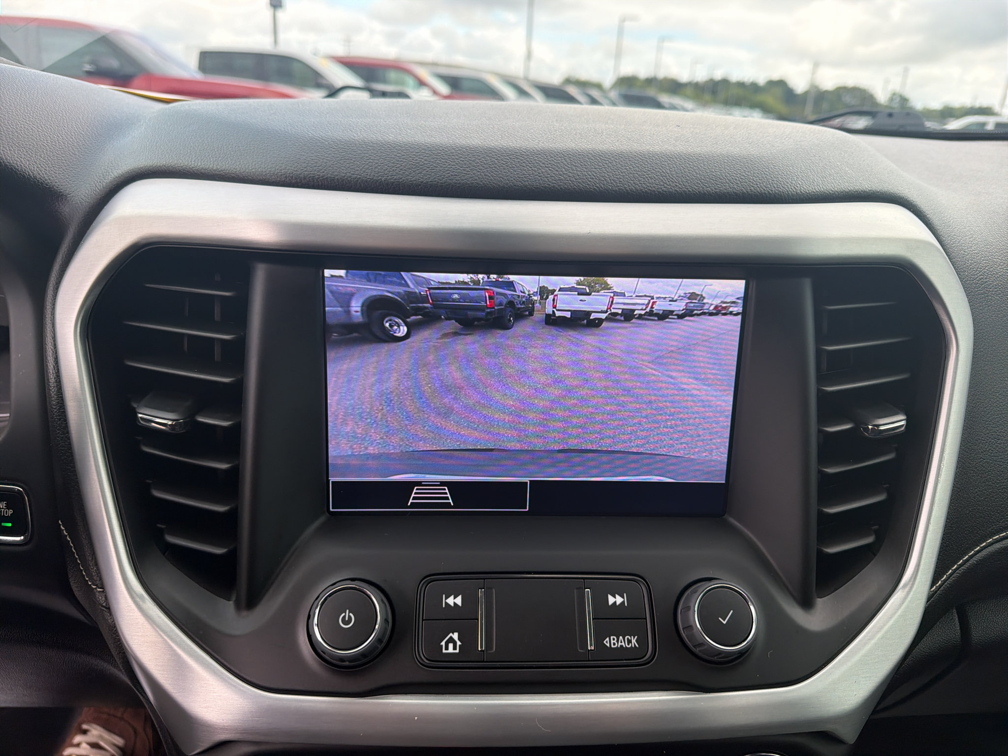 Used 2023 GMC Acadia SLE w/ Driver Convenience Package FWD image 16