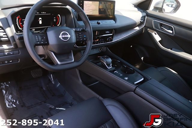 Used 2025 Nissan Rogue Platinum w/ Platinum Premium Package FWD image 13