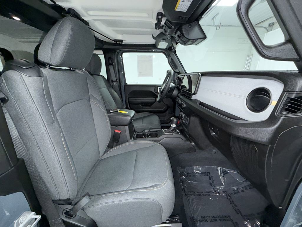 Used 2025 Jeep Wrangler Sport image 12