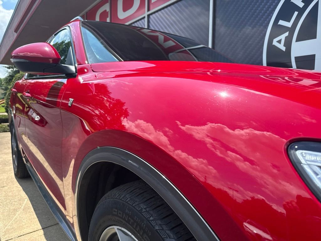 Used 2023 Alfa Romeo Stelvio Ti AWD/4WD image 2