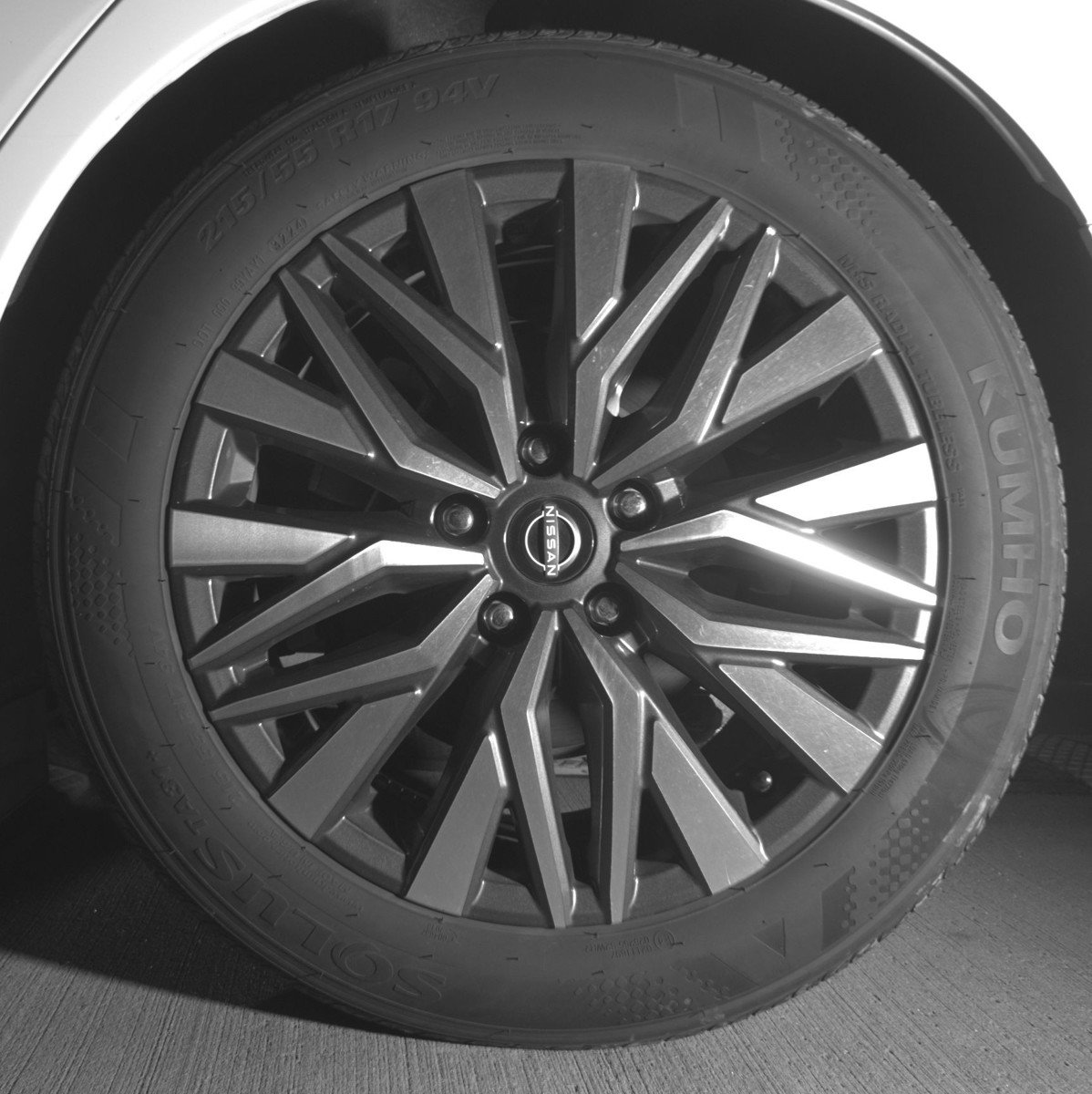 Used 2025 Nissan Altima 2.5 SV FWD image 14