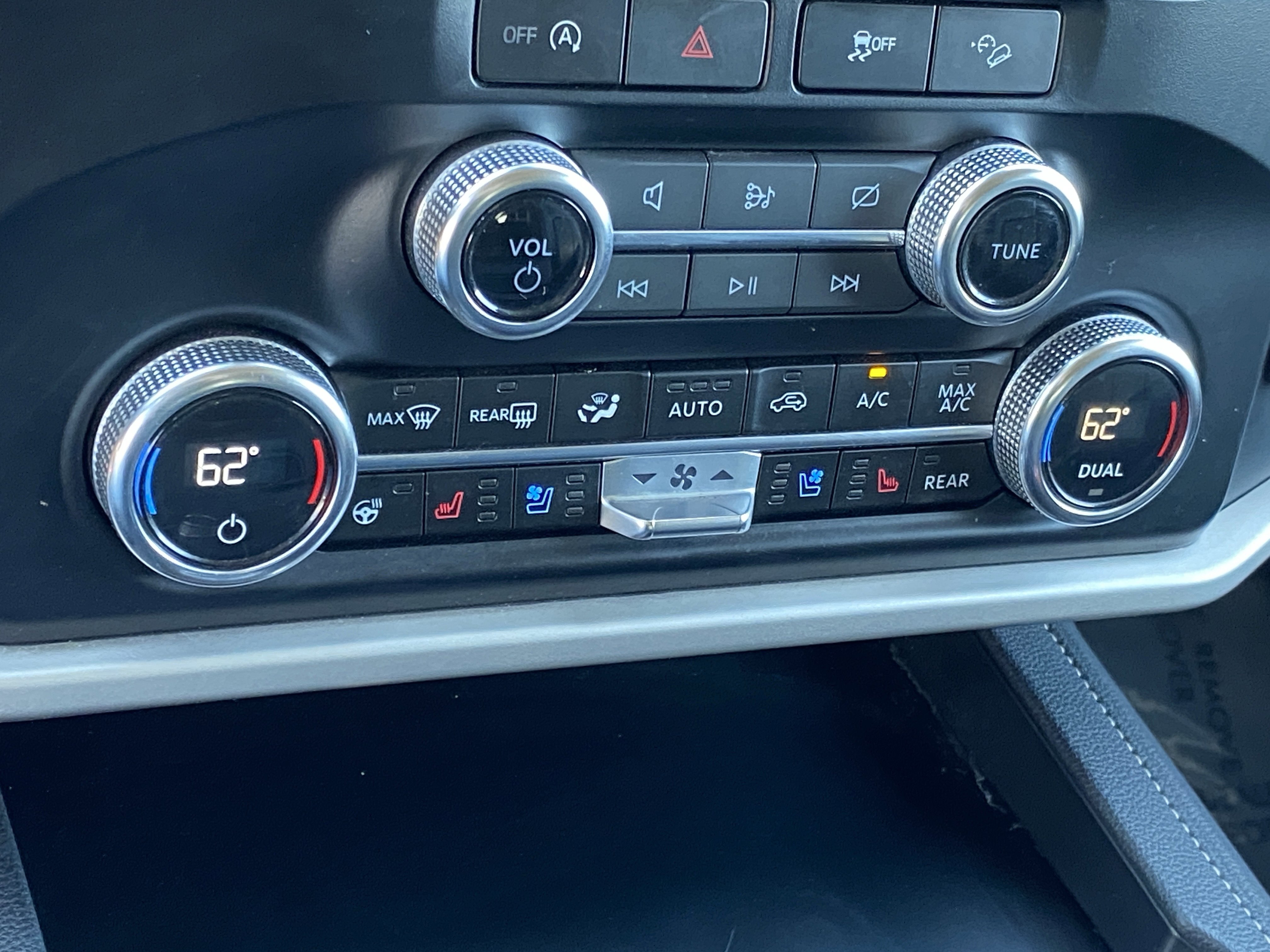 Used 2024 Ford Expedition XLT image 23