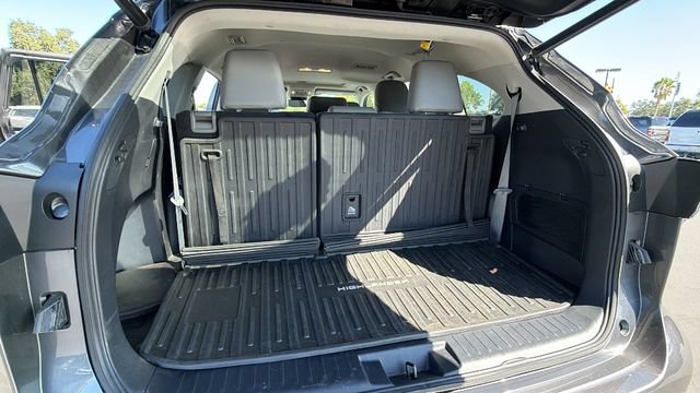 Used 2022 Toyota Highlander XLE AWD/4WD image 13