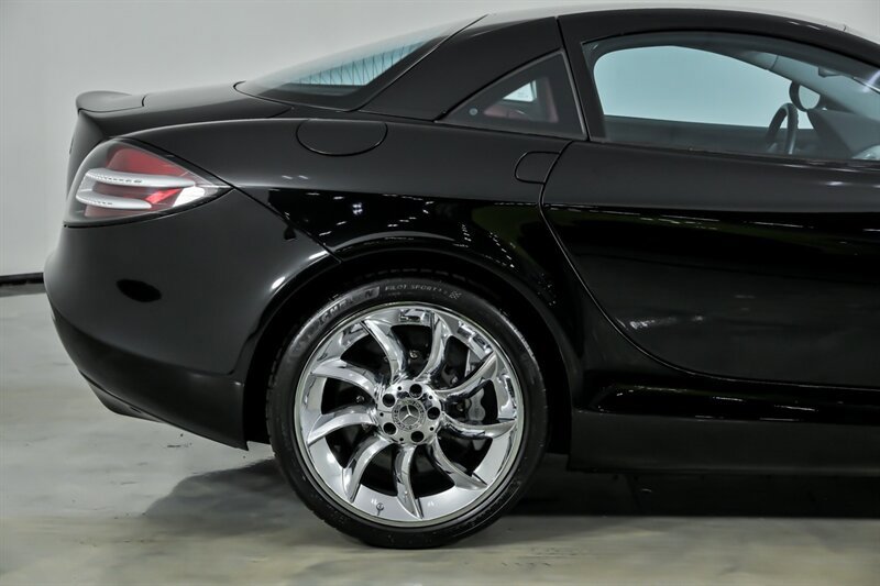Used 2005 Mercedes-Benz SLR image 13