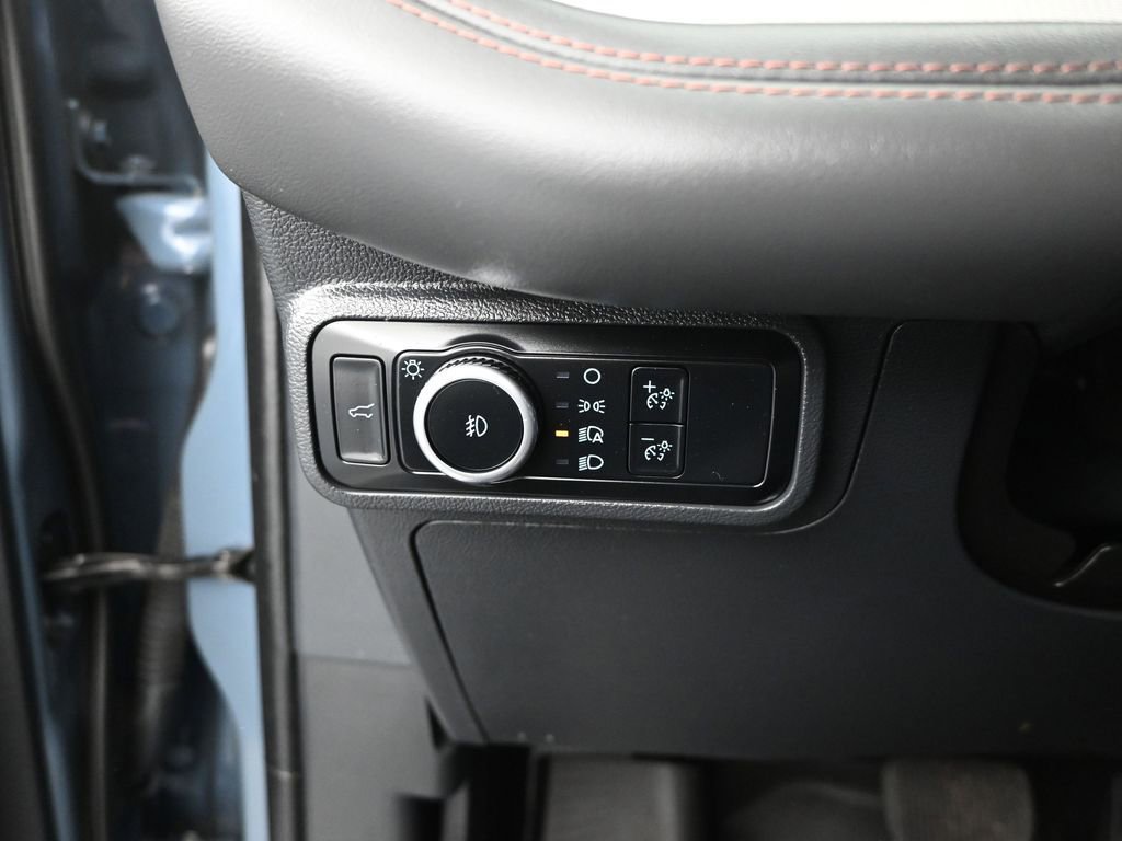 Used 2025 Ford Explorer Active w/ Active Comfort Package image 13