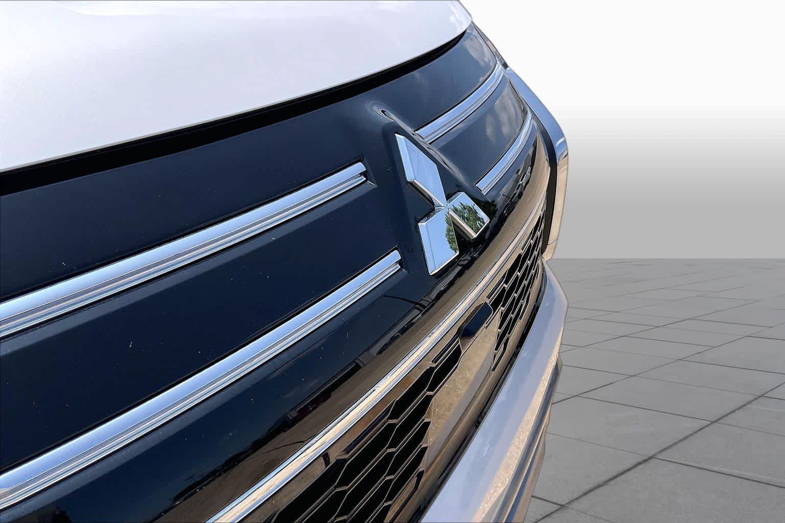 Used 2025 Mitsubishi Outlander SE AWD/4WD image 48