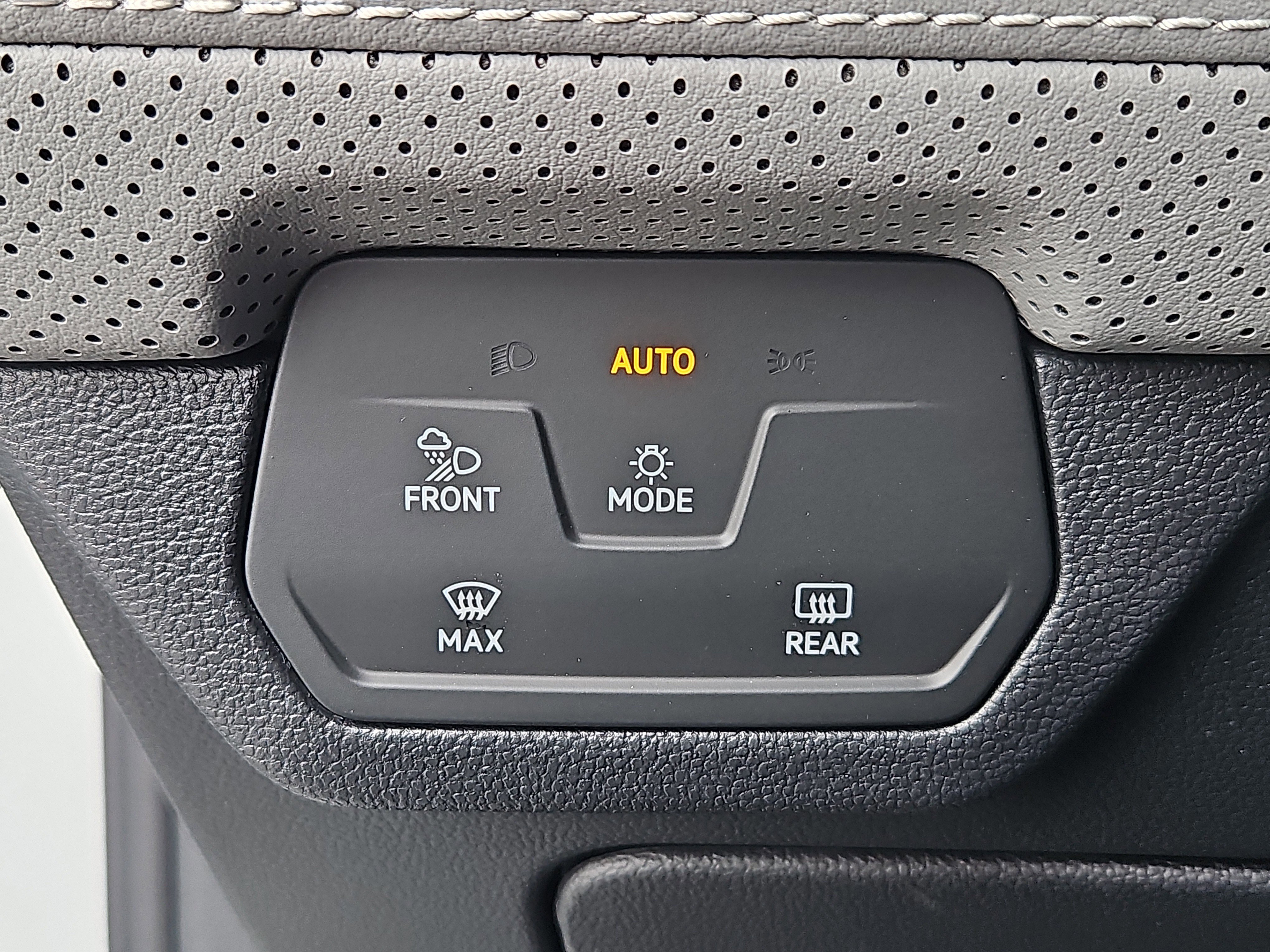 New 2026 Volkswagen Atlas Cross Sport SEL R-Line image 10