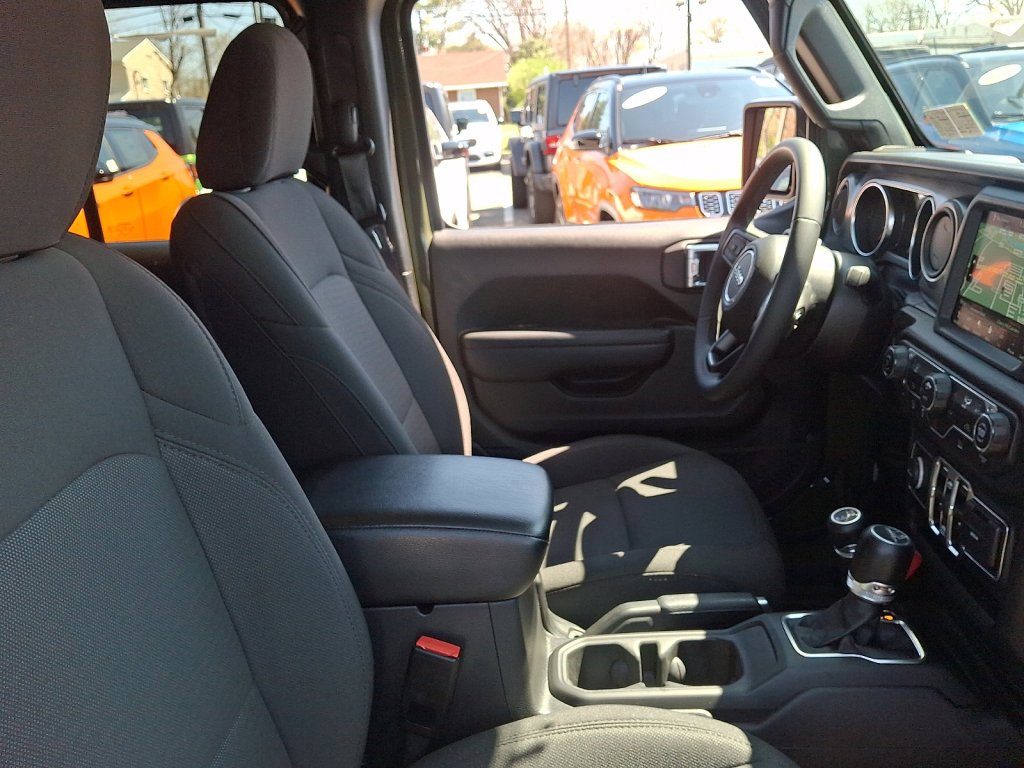 Used 2023 Jeep Gladiator Willys image 11