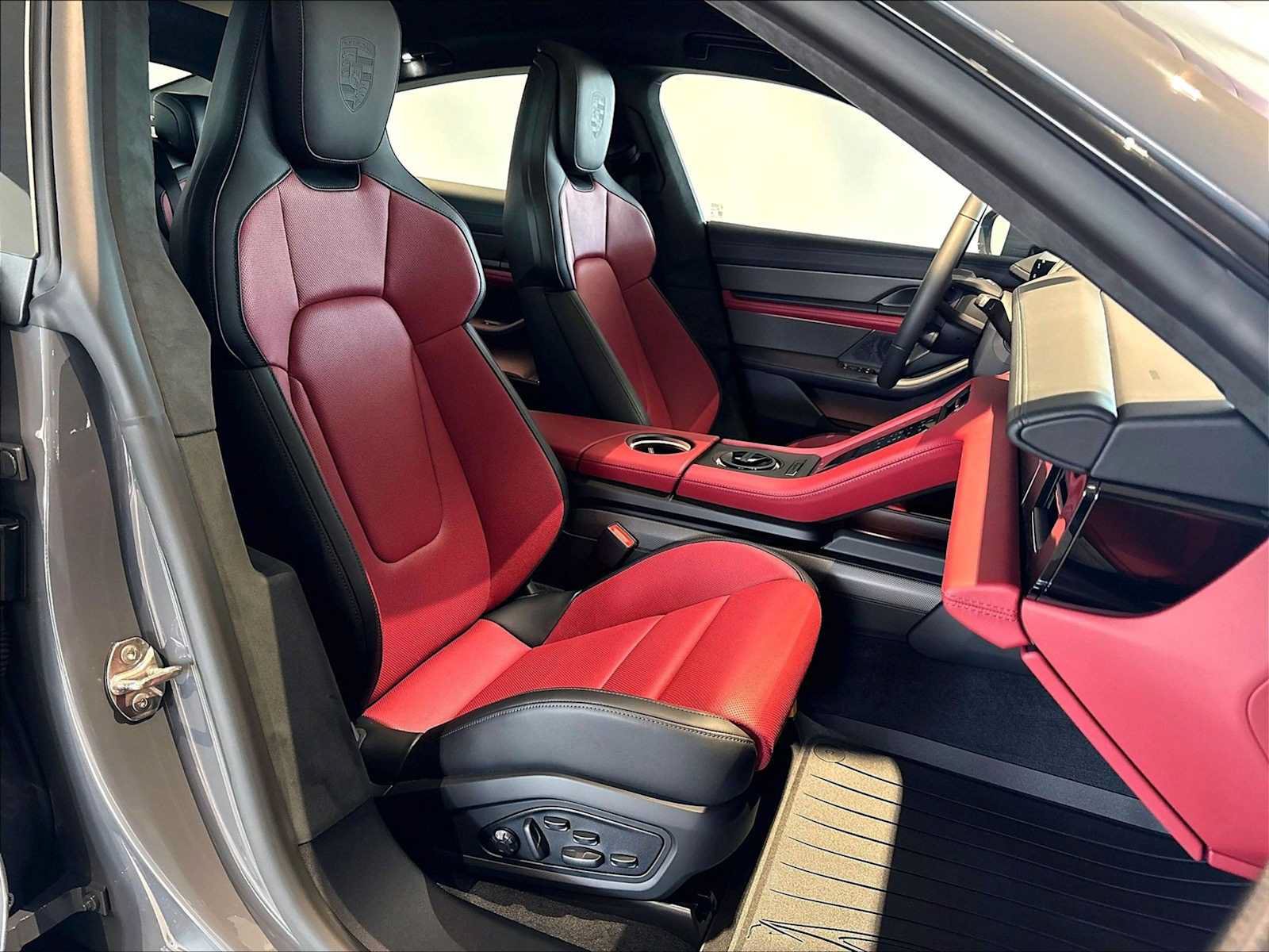 New 2026 Porsche Taycan GTS AWD/4WD image 19
