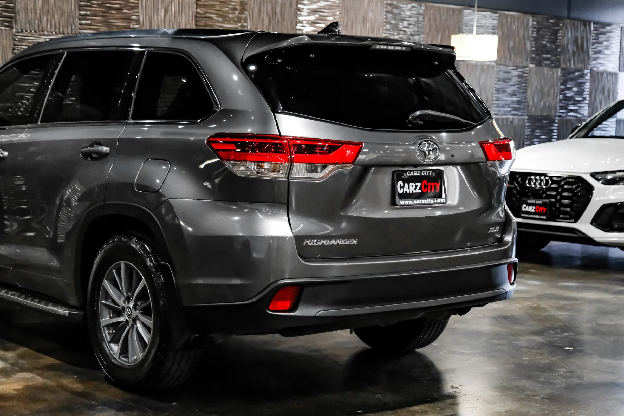 Used 2018 Toyota Highlander XLE FWD image 14