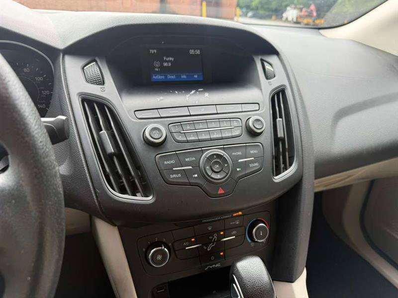 Used 2018 Ford Focus SE FWD image 9