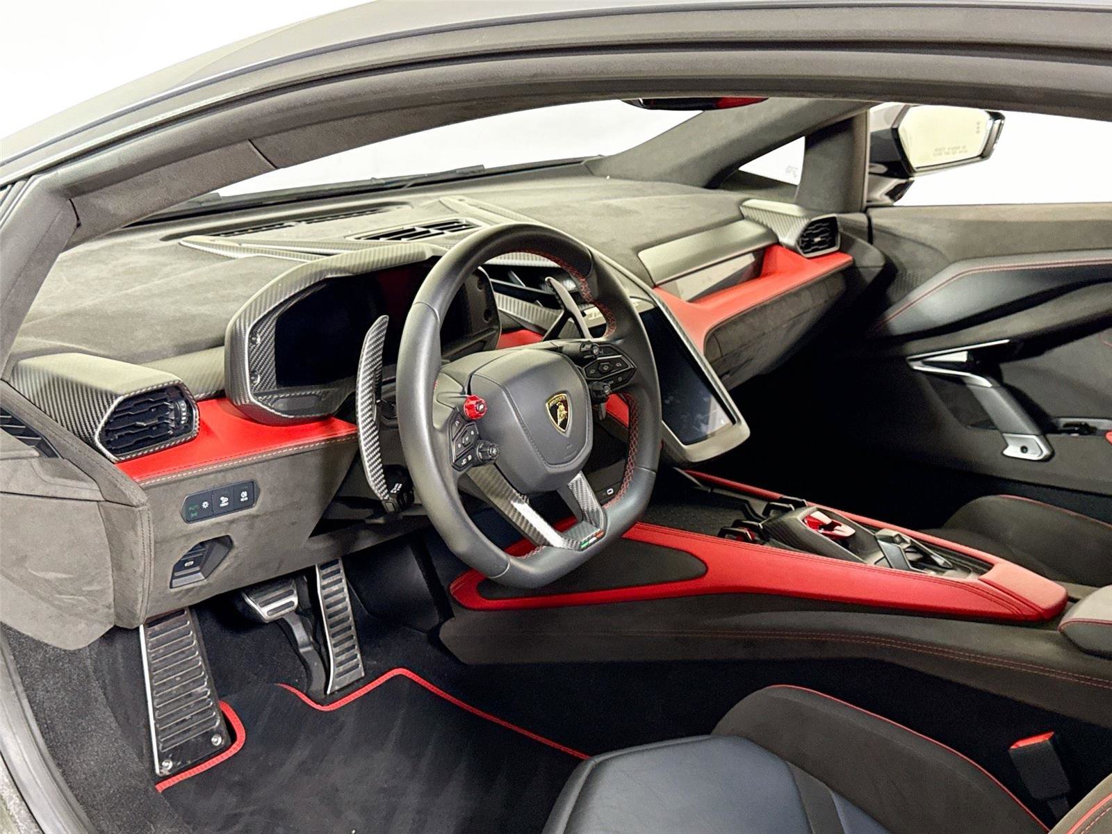 Used 2024 Lamborghini Revuelto image 15
