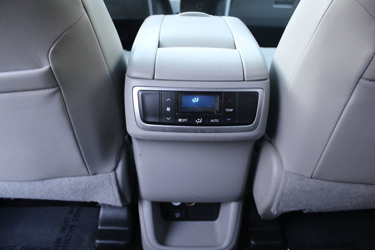 Used 2014 Toyota Highlander Limited AWD/4WD image 30