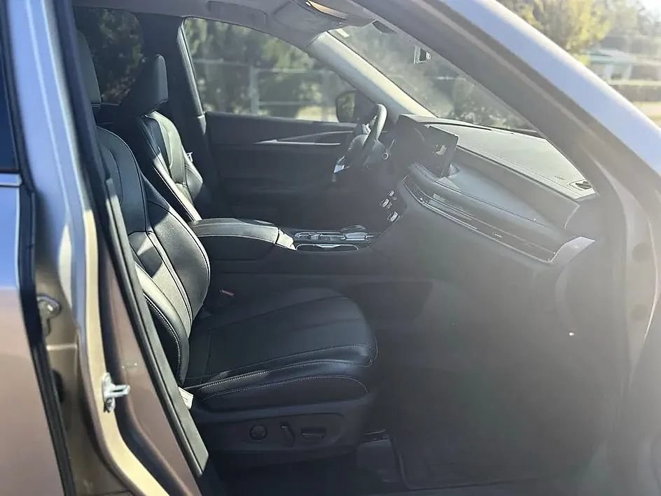 Used 2023 INFINITI QX60 Luxe w/ Cargo Package AWD/4WD image 11