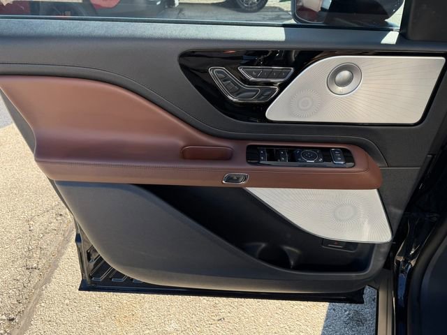 Used 2025 Lincoln Aviator Reserve w/ Equipment Group 201A image 22